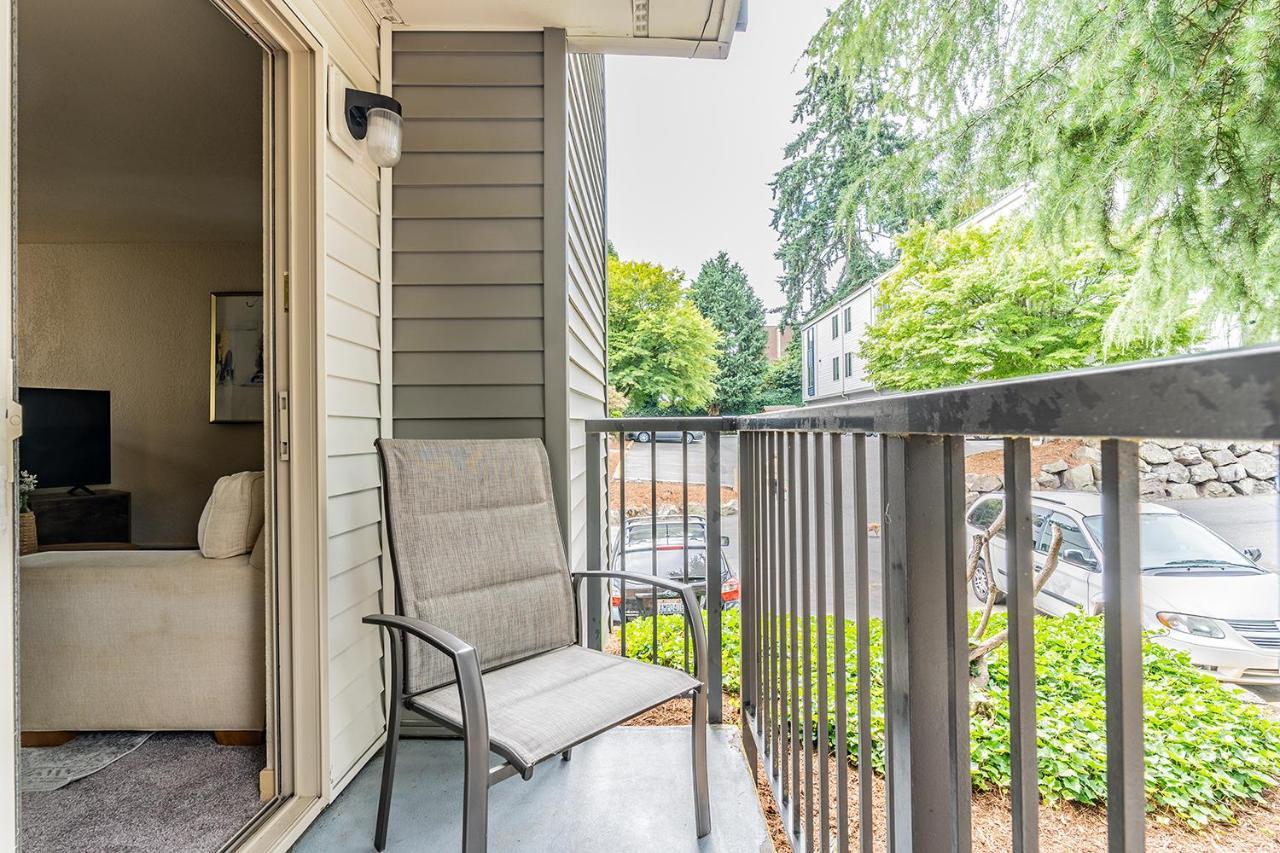 Greenlake Oasis: Cozy Apartment with Wi-Fi and Patio Seattle Exterior photo