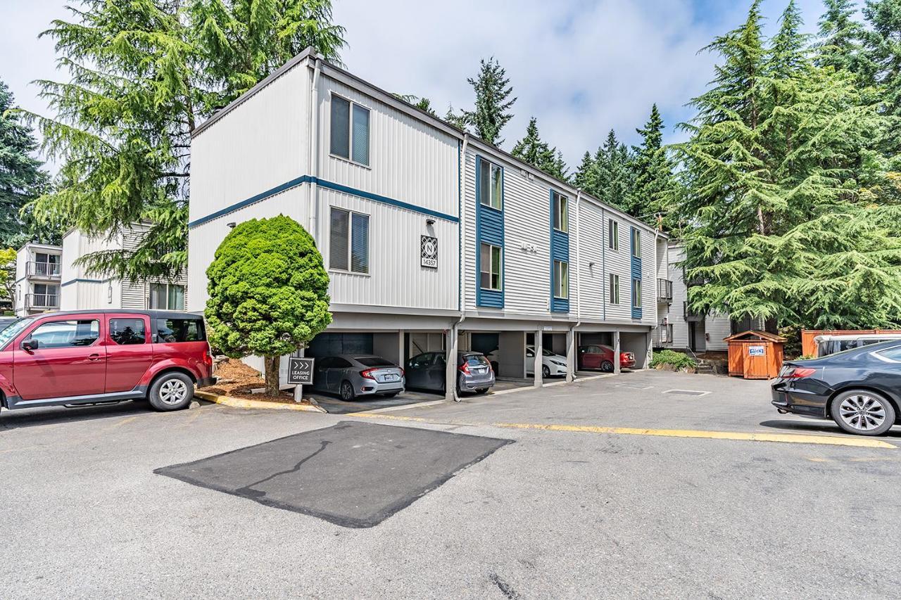Greenlake Oasis: Cozy Apartment with Wi-Fi and Patio Seattle Exterior photo