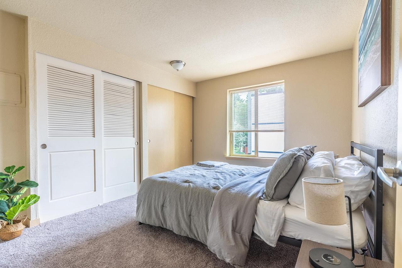 Greenlake Oasis: Cozy Apartment with Wi-Fi and Patio Seattle Exterior photo