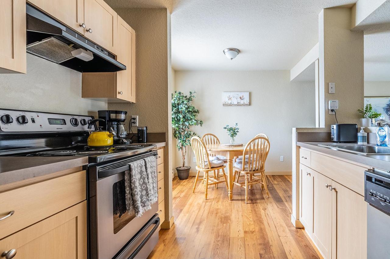 Greenlake Oasis: Cozy Apartment with Wi-Fi and Patio Seattle Exterior photo